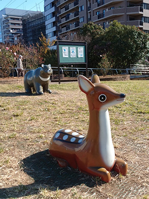 新横浜駅前公園遊具